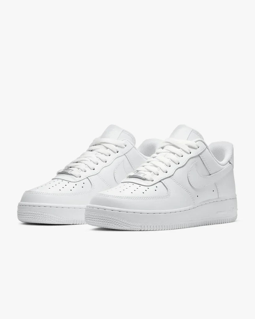 Nike Air Force 1 07 Triple White
