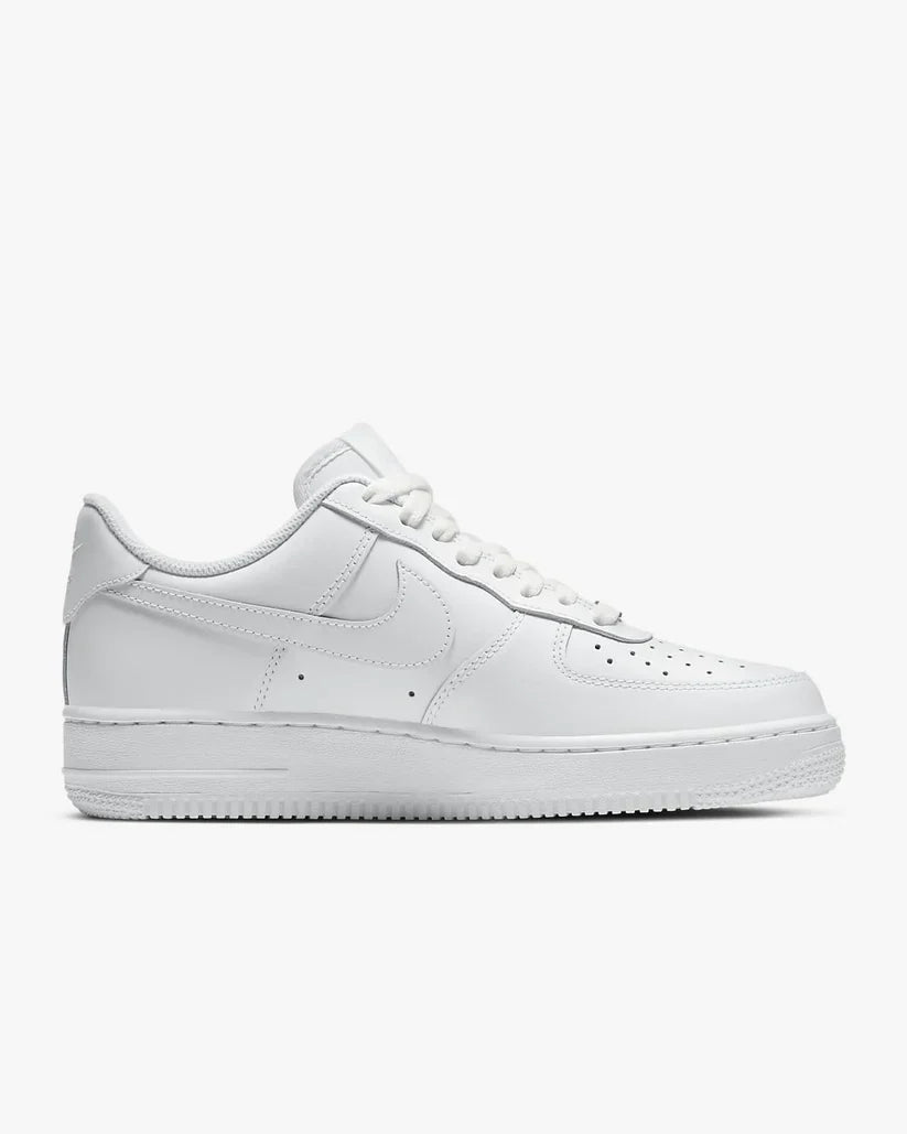 Nike Air Force 1 07 Triple White