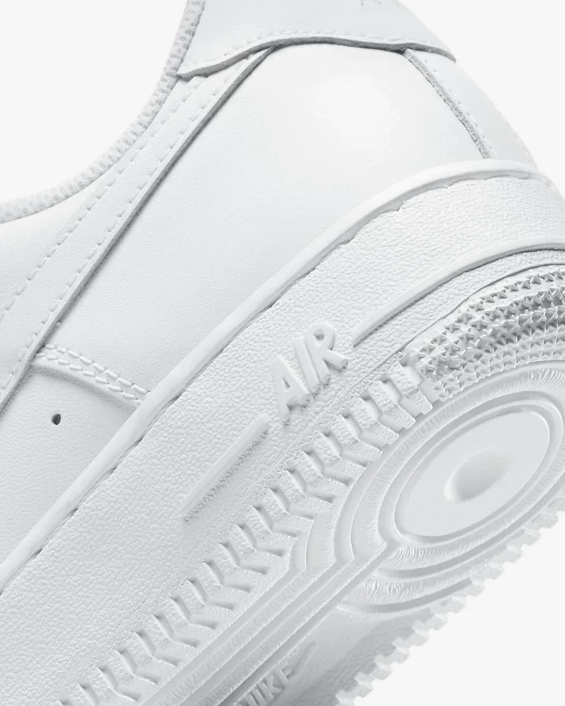 Nike Air Force 1 07 Triple White