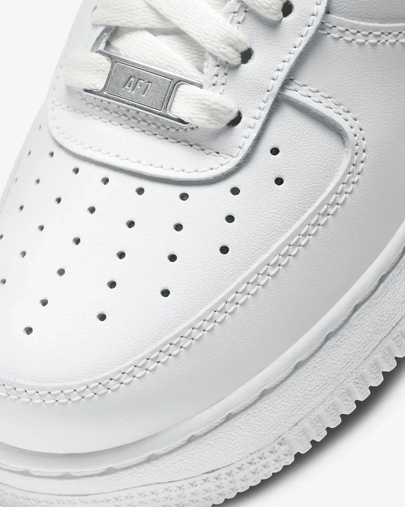 Nike Air Force 1 07 Triple White